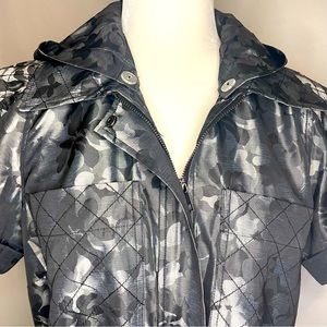 Laundry Gray top  with good great condition side pockets ajustable waist band